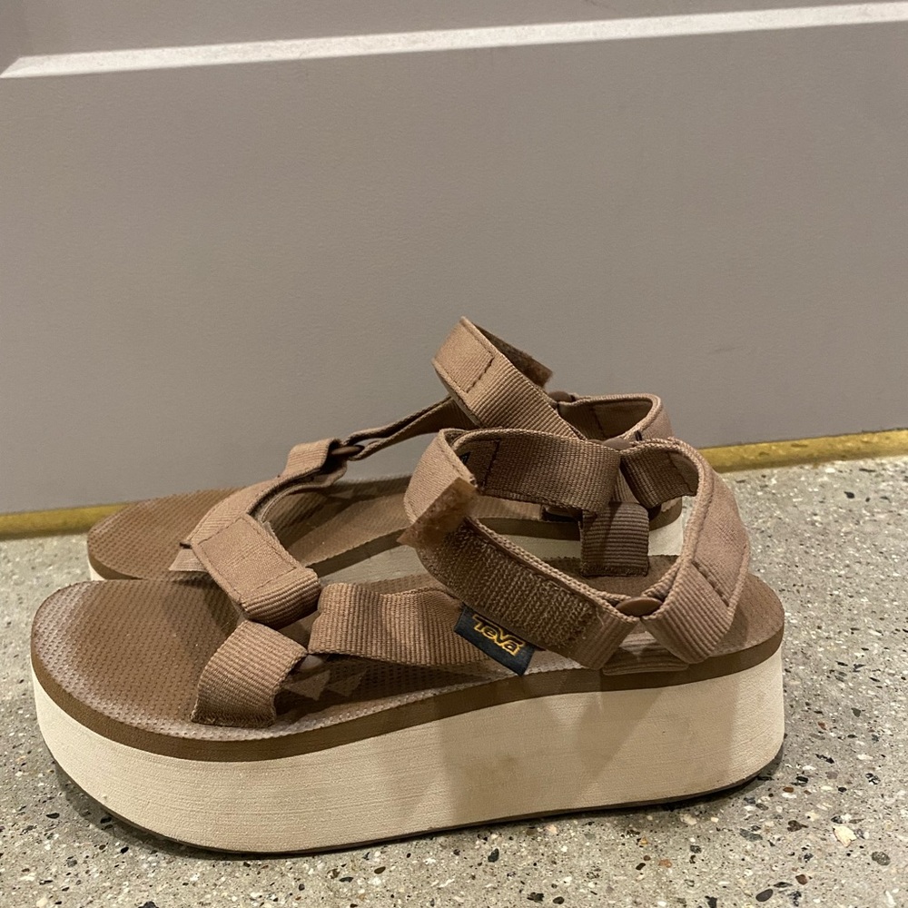 Teva Flatform Sandals Size 6